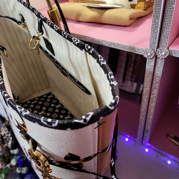 Louis Vuitton Limited Edition Jungle Monogram Giant Neverfull - Picture 4 of 11